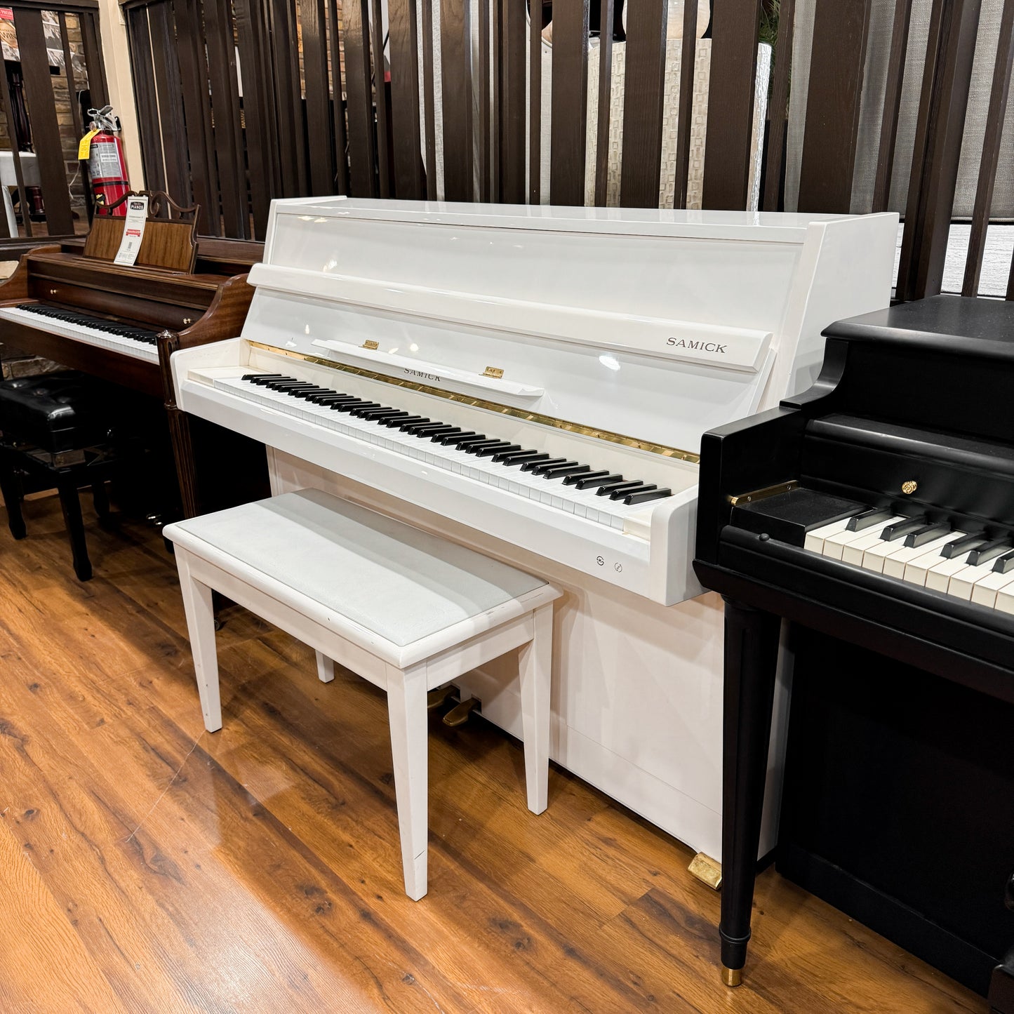 2000 Samick 107 Polished White 42" Console Piano