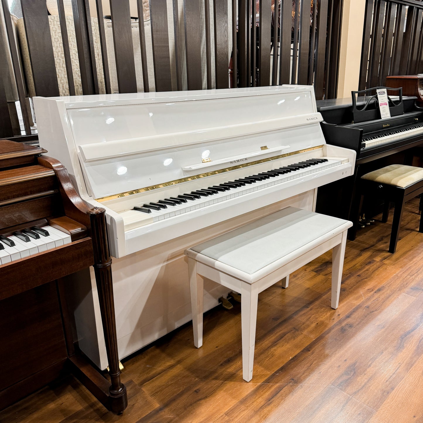 2000 Samick 107 Polished White 42" Console Piano