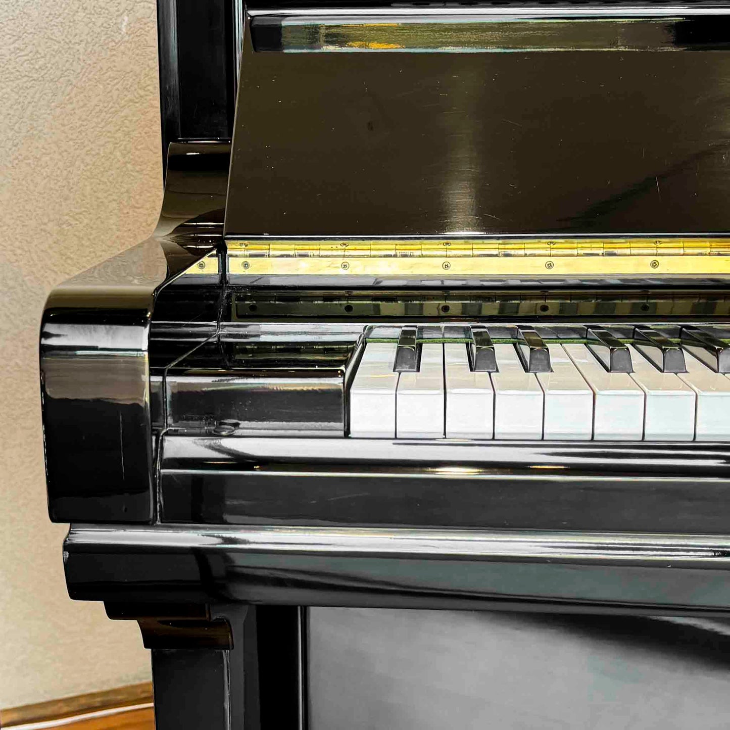 SOLD 1973 Yamaha U3 52" Polished Black Upright Piano