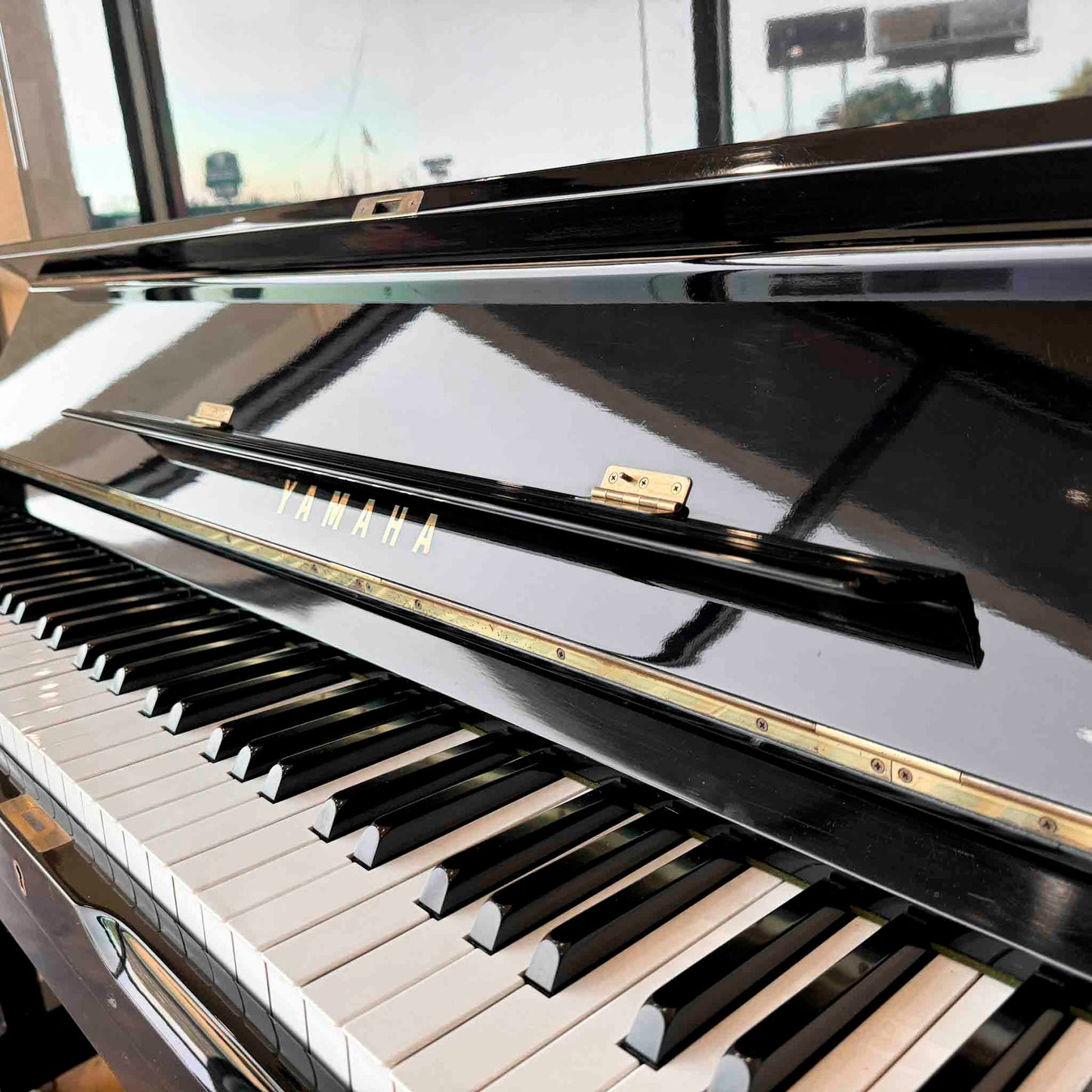 1974 Yamaha U1 48" Polished Black Upright Piano