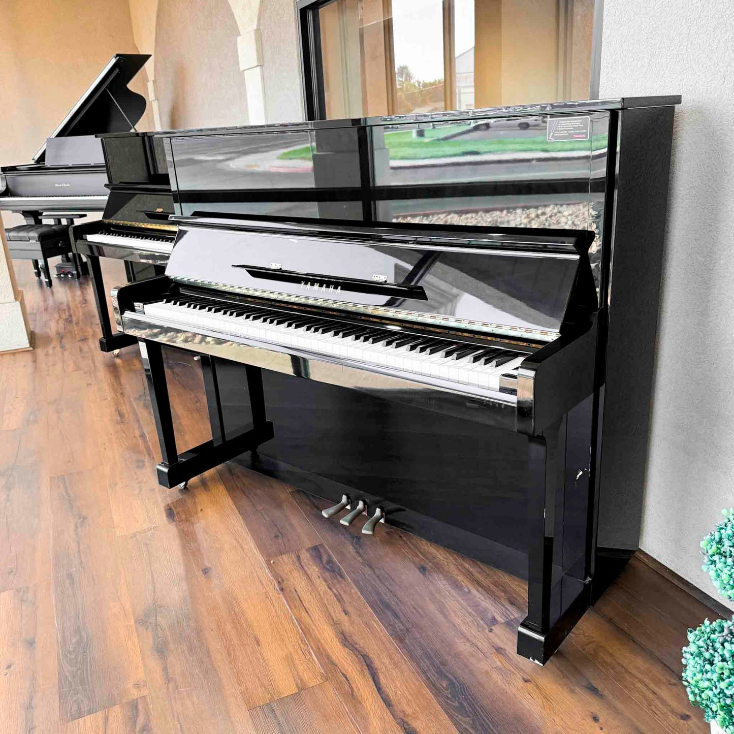 1987 Yamaha U1 48" Polished Black Upright Piano