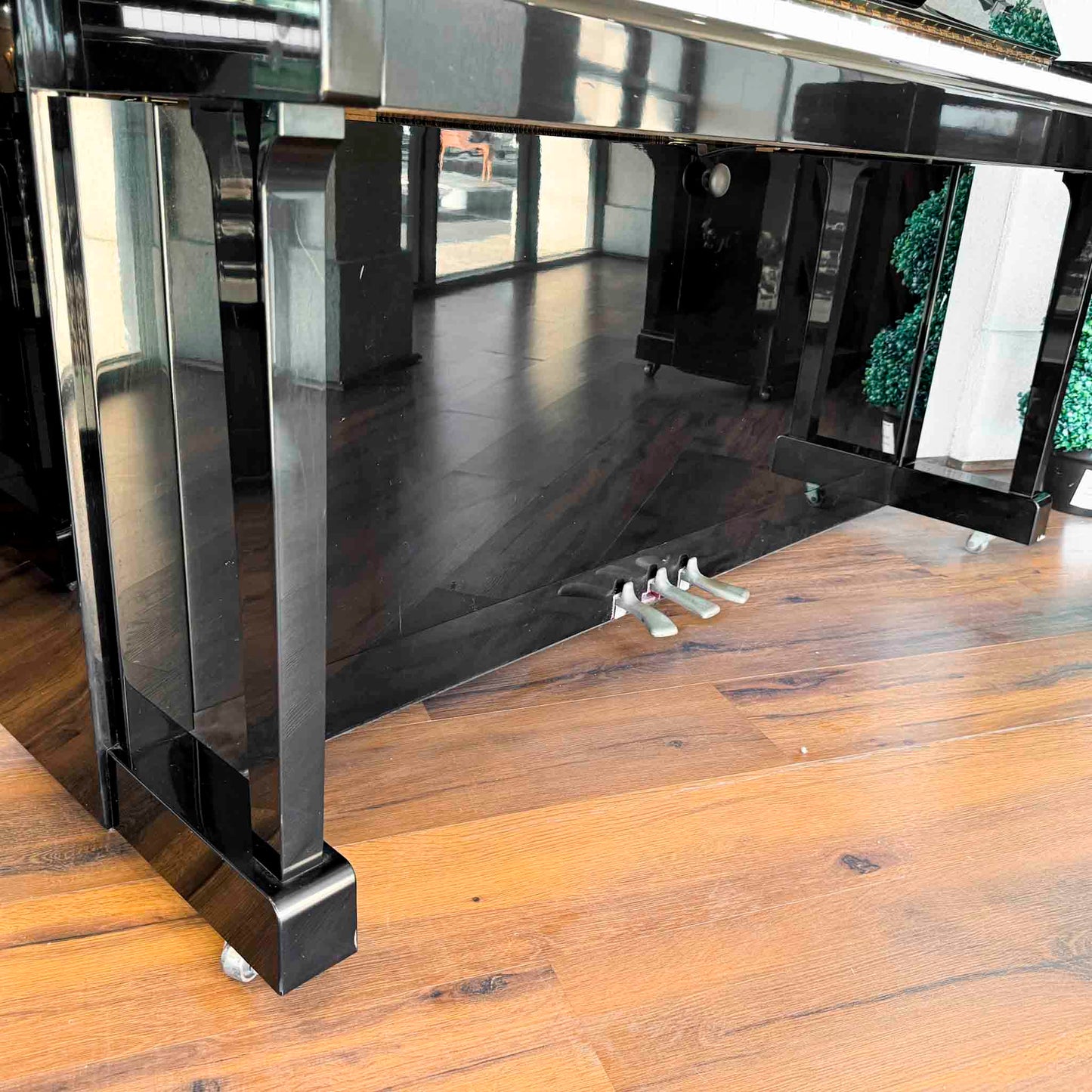 1987 Yamaha U1 48" Polished Black Upright Piano