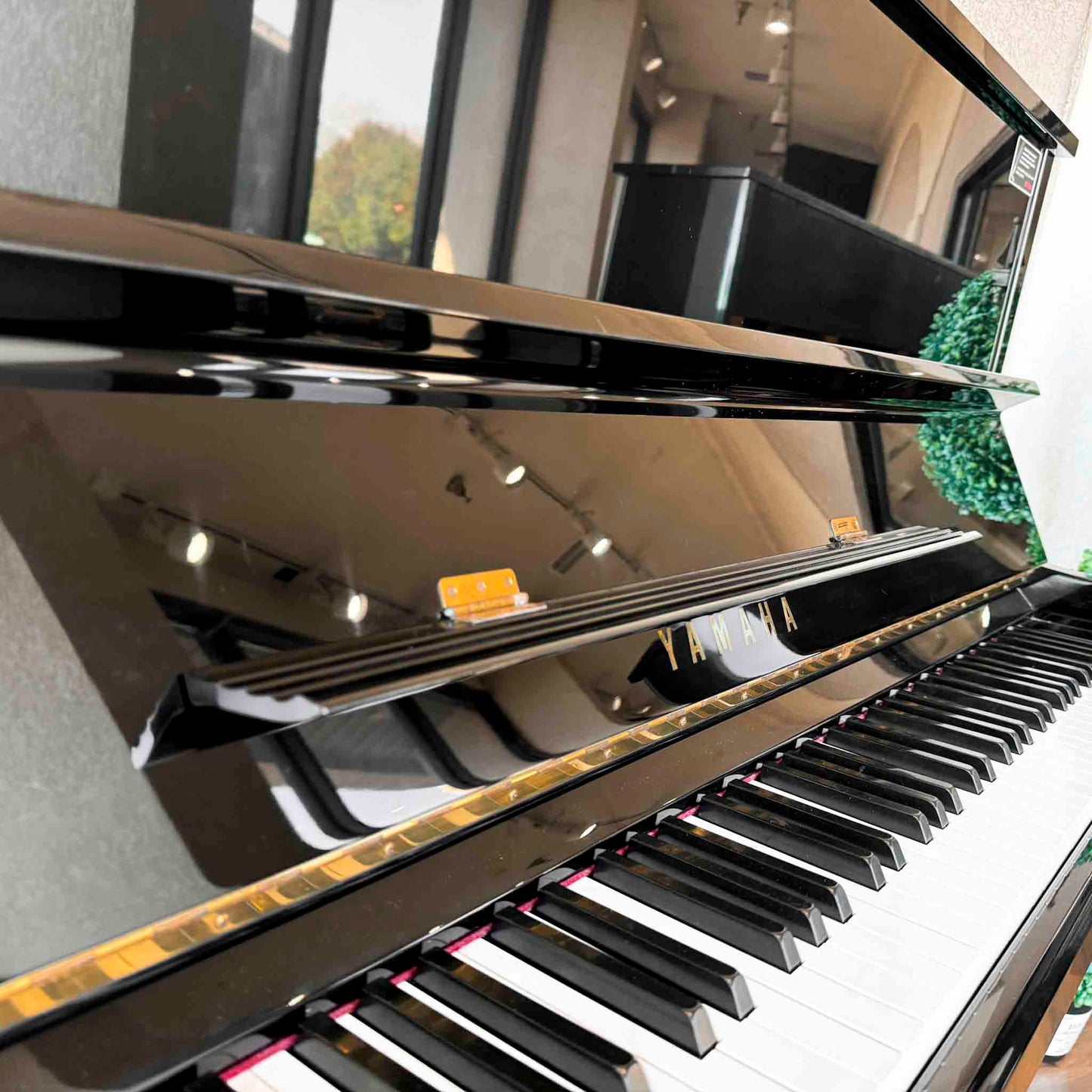 1987 Yamaha U1 48" Polished Black Upright Piano