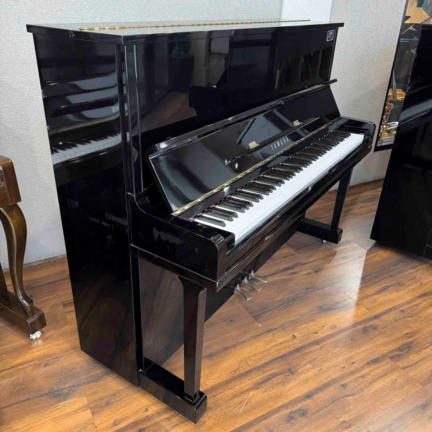 1989 Yamaha U1 48" Polished Black Upright Piano