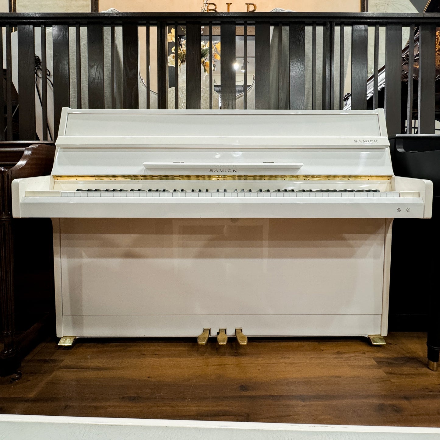 2000 Samick 107 Polished White 42" Console Piano