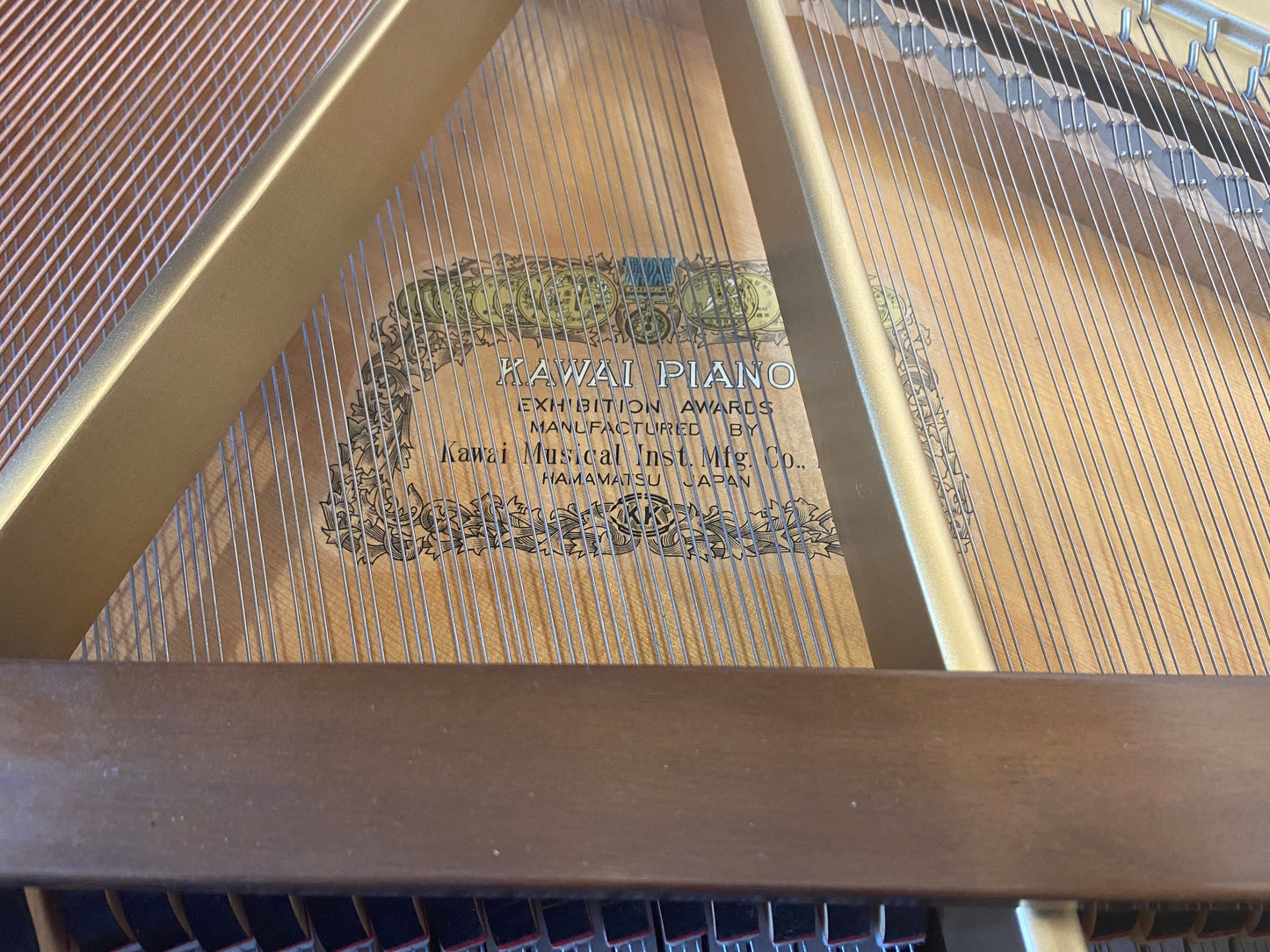 Image 5 of 1969 Howard Grand Piano / 5' / Walnut