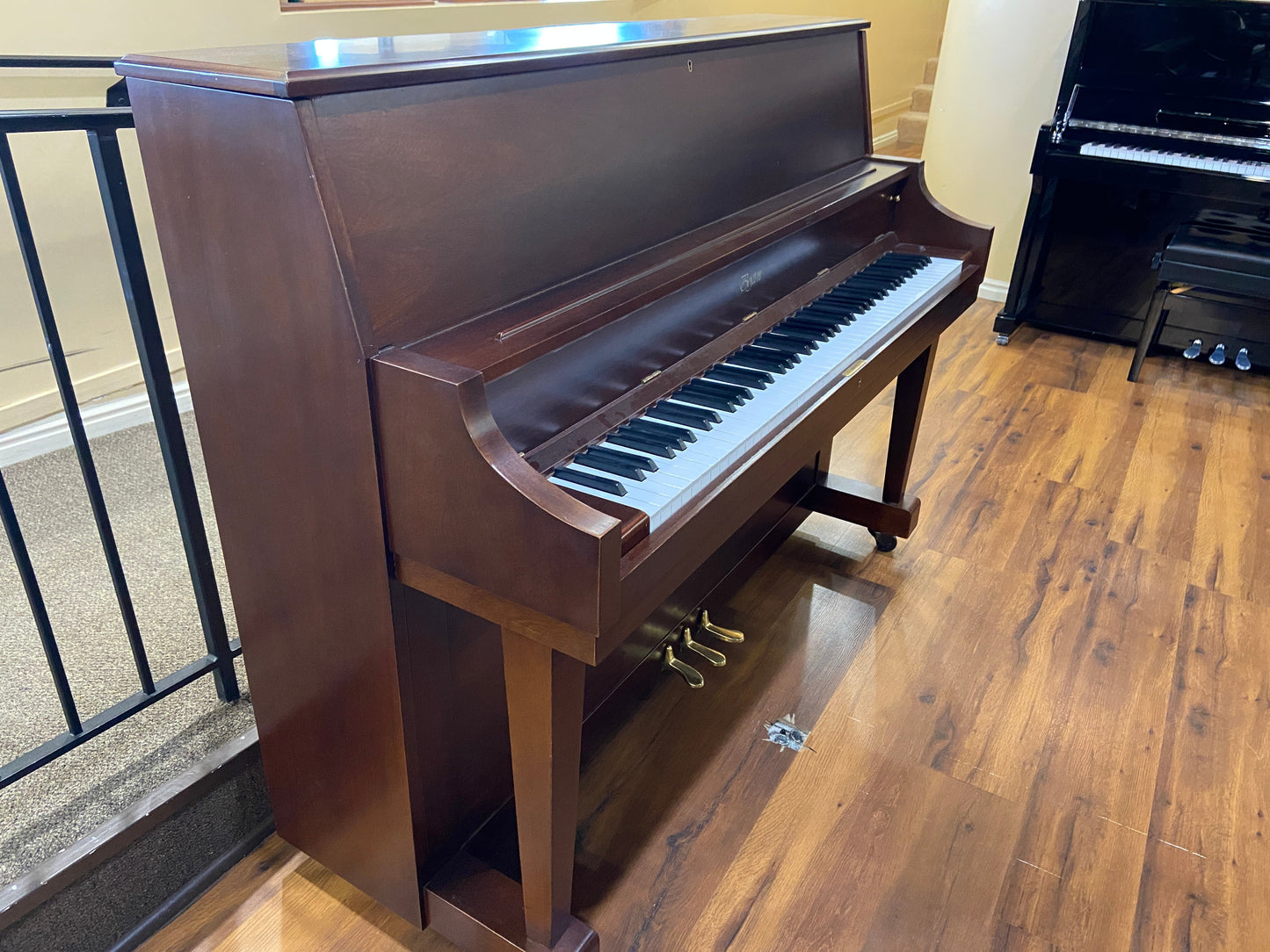 Image 2 of 2003 Boston 118S/45" Walnut Finish