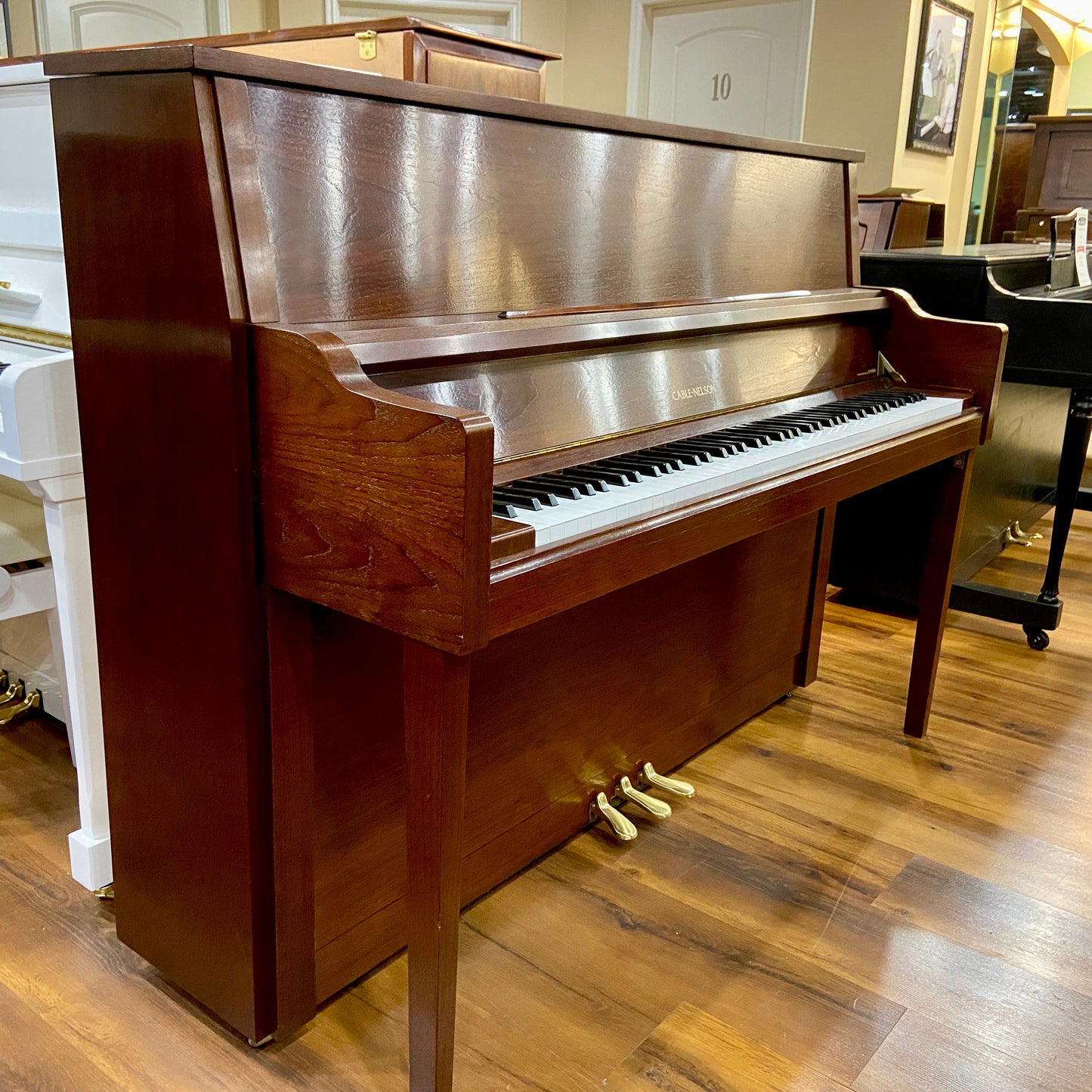 Image 4 of 2012 Cable Nelson / Walnut 46"