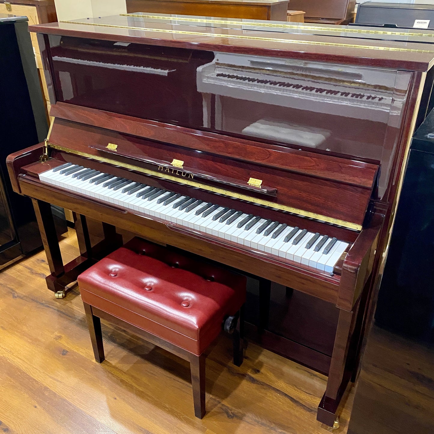 Image 3 of Hailun HU5P/50" Mahogany Polish