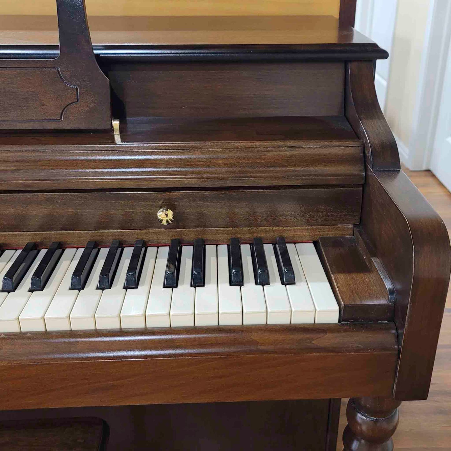 1982 Wurlitzer P-137 37" Walnut Wood Finish Spinet Piano