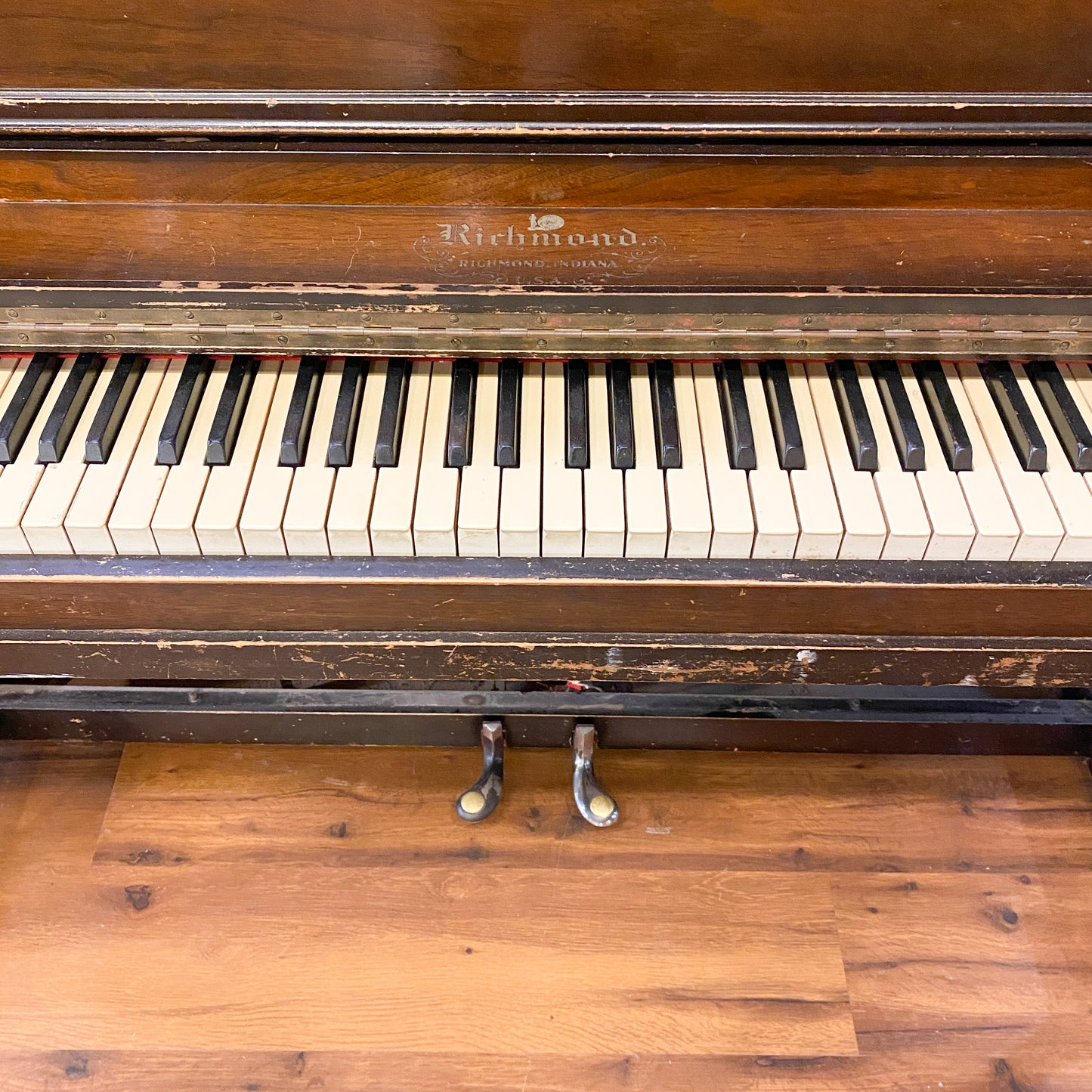 HEIRLOOM RESTORATION 1935 Richmond Wood Finish Commissioned Console Piano