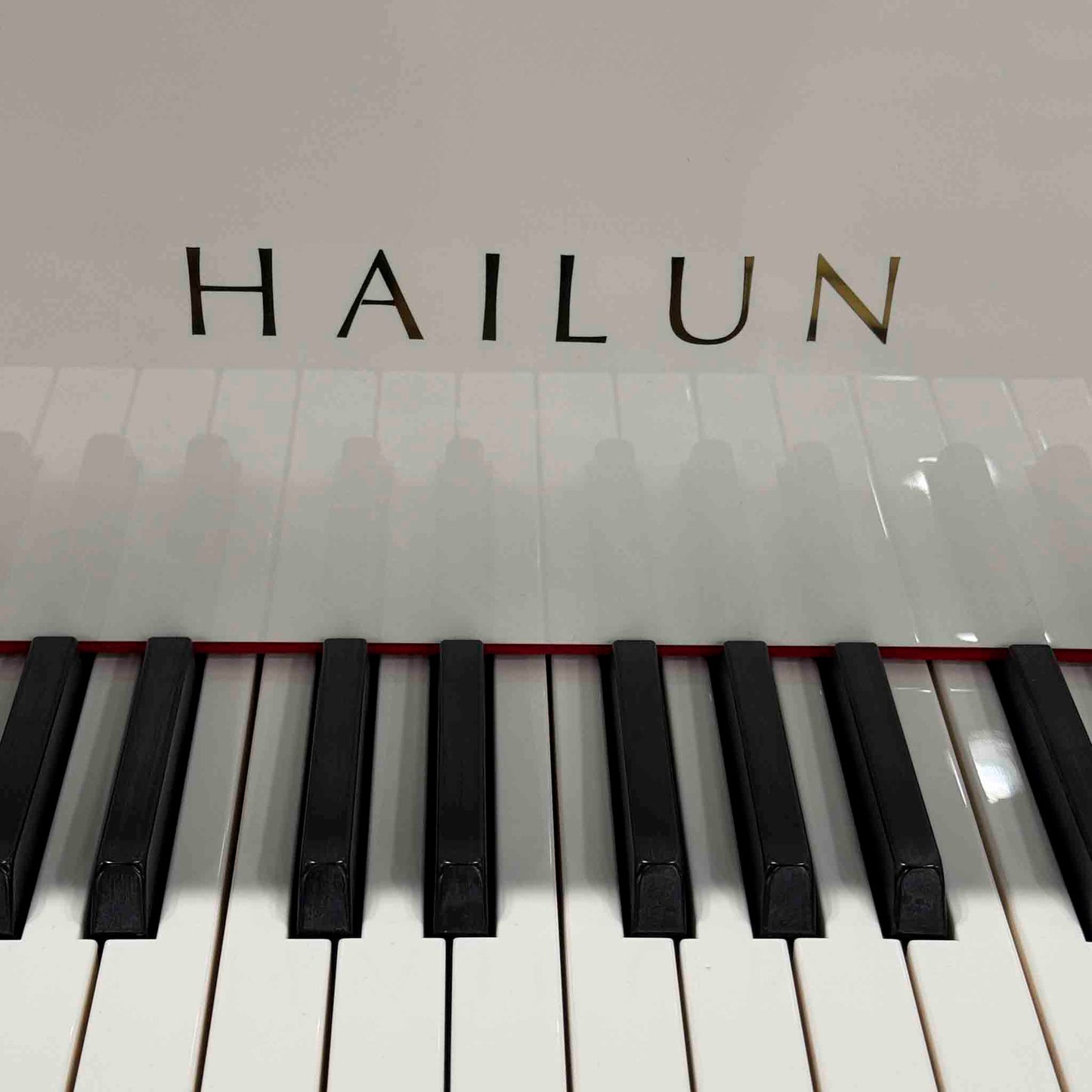 Hailun 178 5'10" Polished White Grand Piano