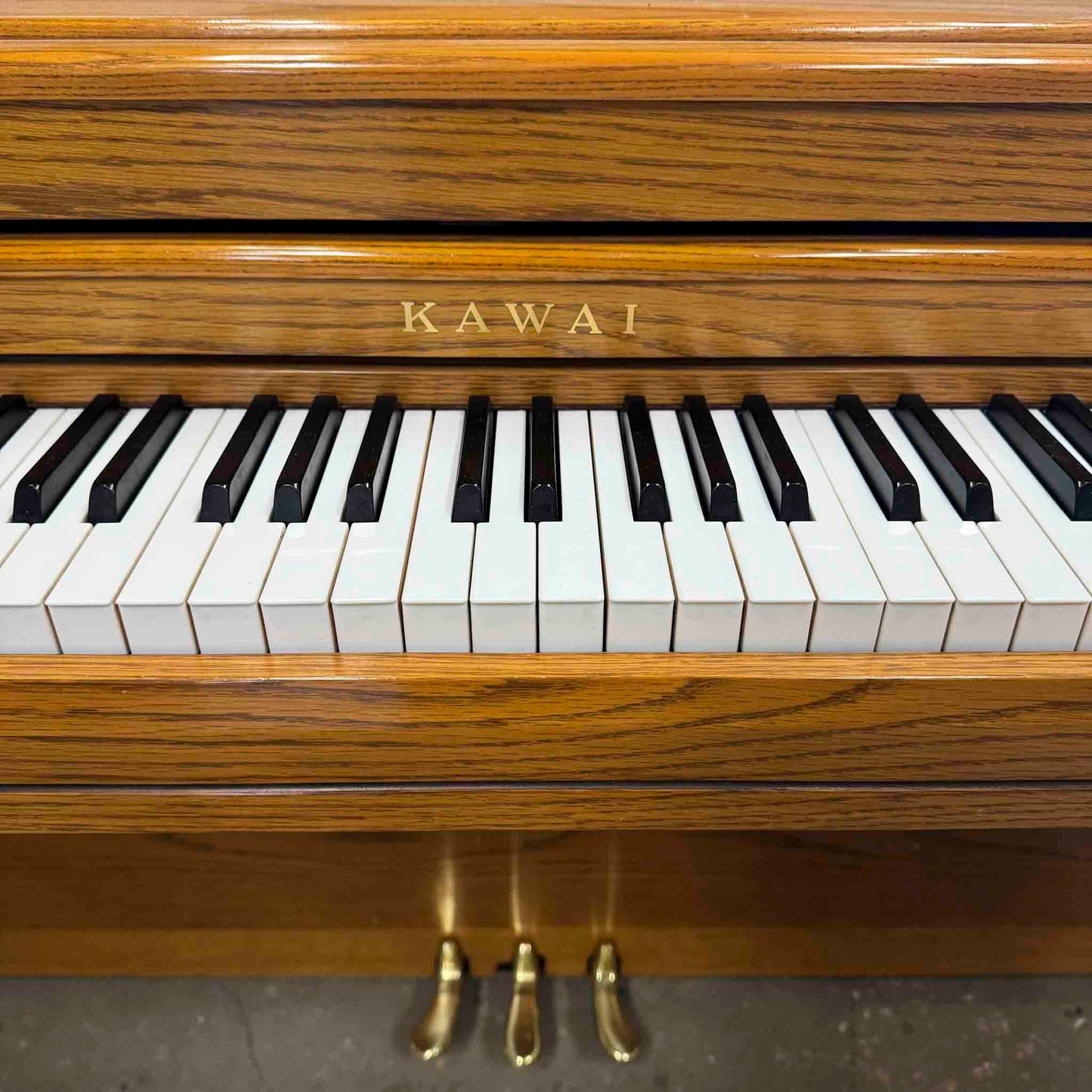 CURRENT SHOP WORK 1963 Kawai 508 Decorator 44" Oak Finish Commissioned Console Piano