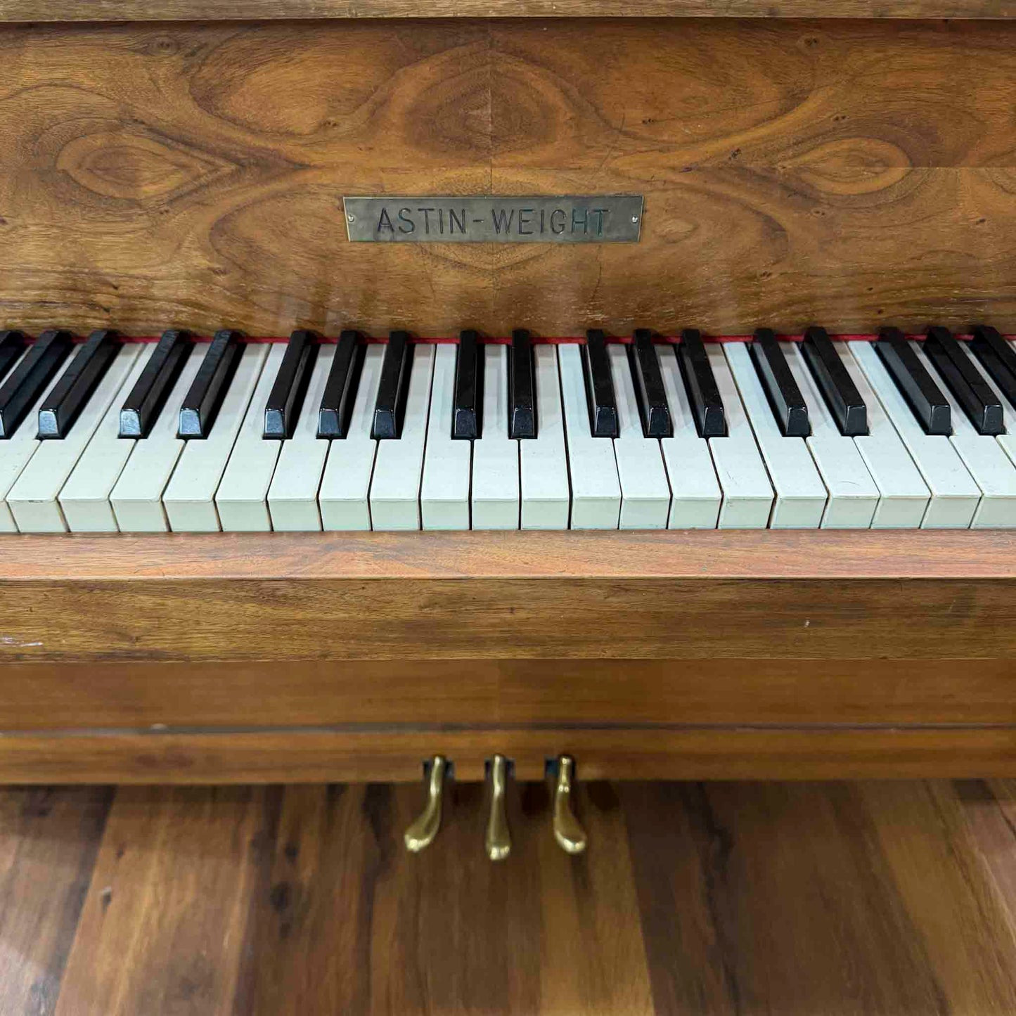 HEIRLOOM RESTORATION 1969 Astin-Weight Wood Finish 41" Console Piano