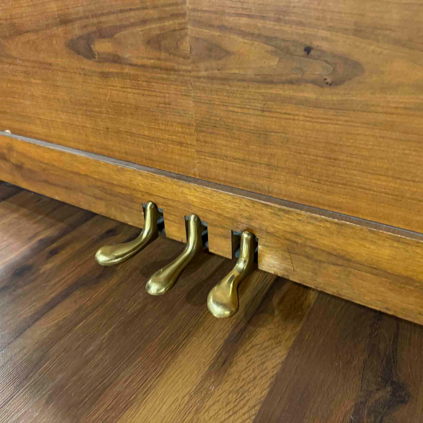 HEIRLOOM RESTORATION 1969 Astin-Weight Wood Finish 41" Console Piano